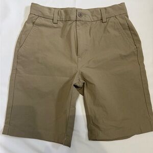Vineyard Vines size 12
Boys Performance Shorts
EUC!